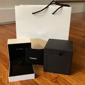 CHANEL Ring box with baggy